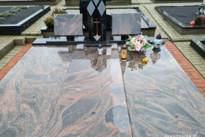 Granito uola darbai kapuose kapų uždengimai paminklai
