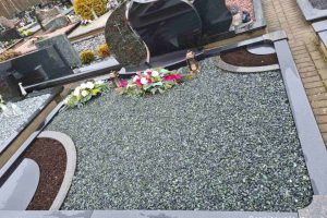 Granito uola darbai kapuose kapų uždengimai paminklai akmenukai kapams