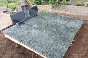 Granito uola darbai kapuose kapų uždengimai paminklai daugu kapines