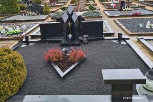 Granito uola darbai kapuose kapų uždengimai paminklai juoda skalda kapams