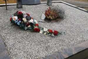 Granito uola darbai kapuose kapų uždengimai paminklai kaina alytus santaikos g 29a