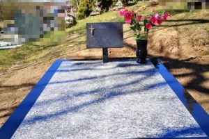 Granito uola darbai kapuose kapų uždengimai paminklai lentelės