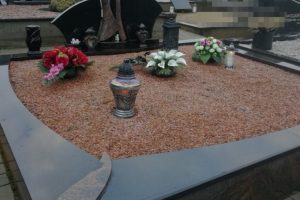 Granito uola darbai kapuose kapų uždengimai paminklai skaldelės