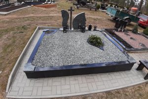 juozo darbai kapuose granito uola paminklai skaldelės akmenukai kapams